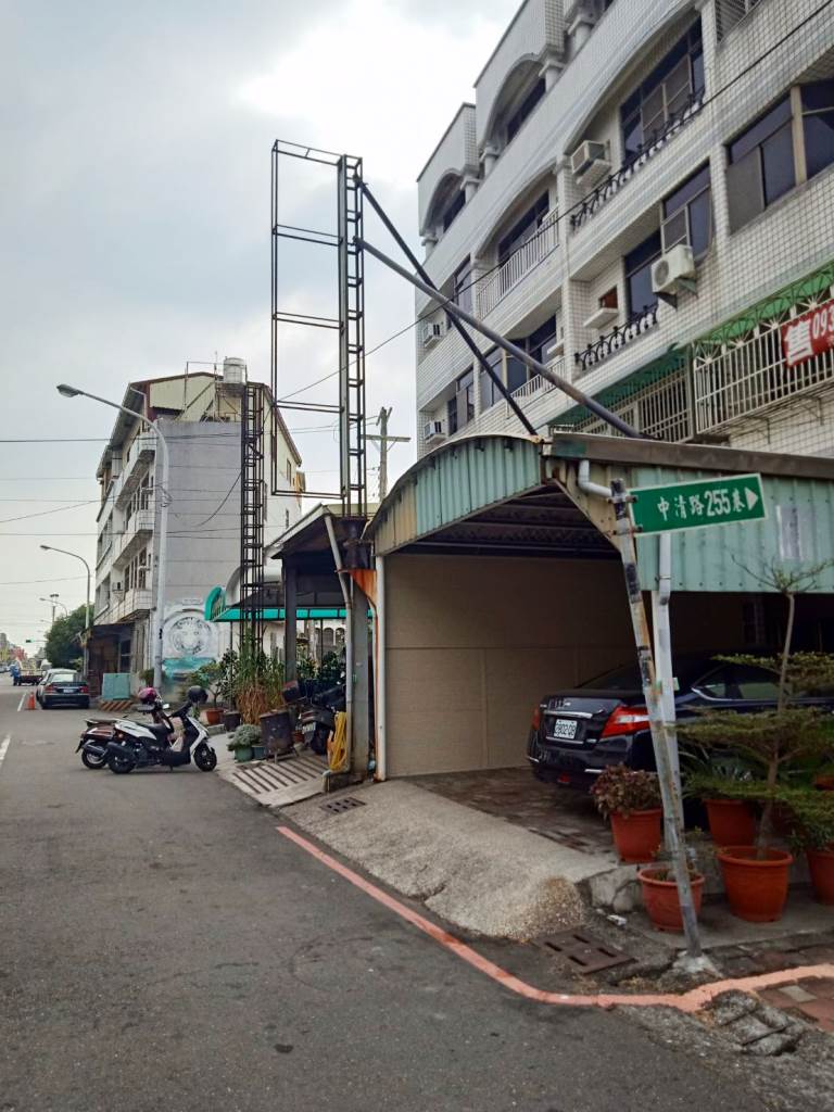 仁德區~中清路-三角窗5樓店面住家